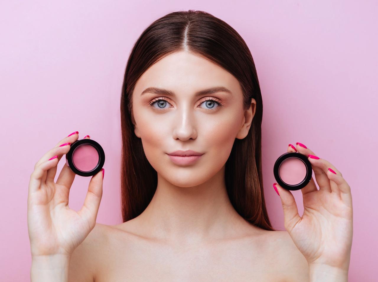 チークの塗り方が老け見えを招く！メイクのプロが教えるNGな塗り方3選