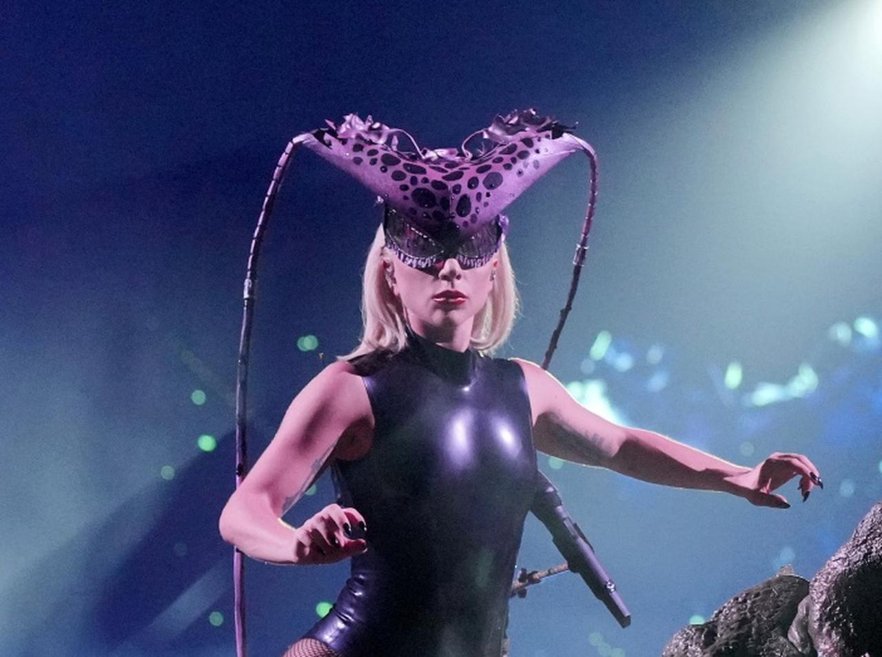 【写真】レディー・ガガ、クロマティカ・ボールが開幕！妹が作った衣装も