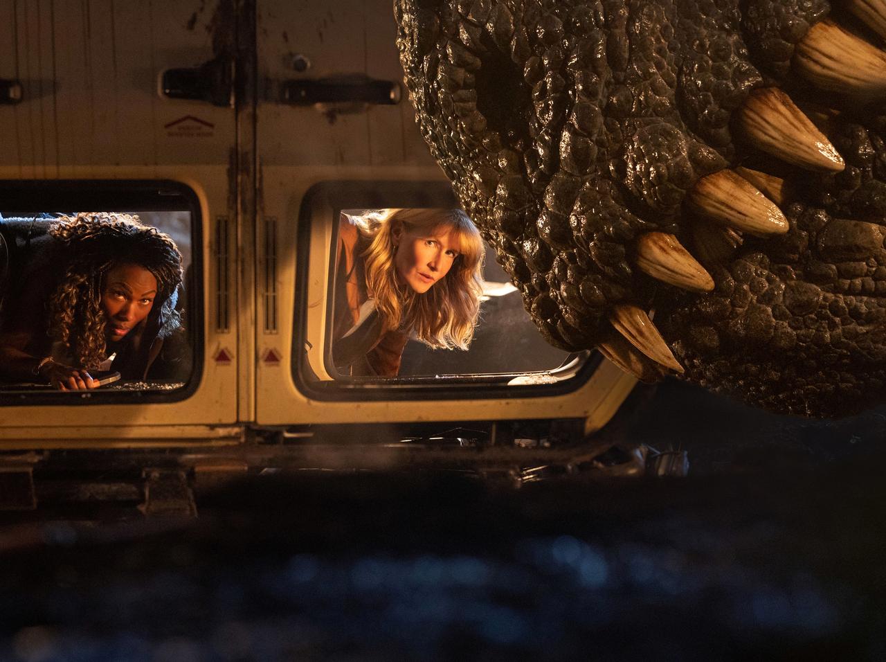 『ジュラシック・ワールド』のT-レックスは“なんであんなの?”、監督が反論