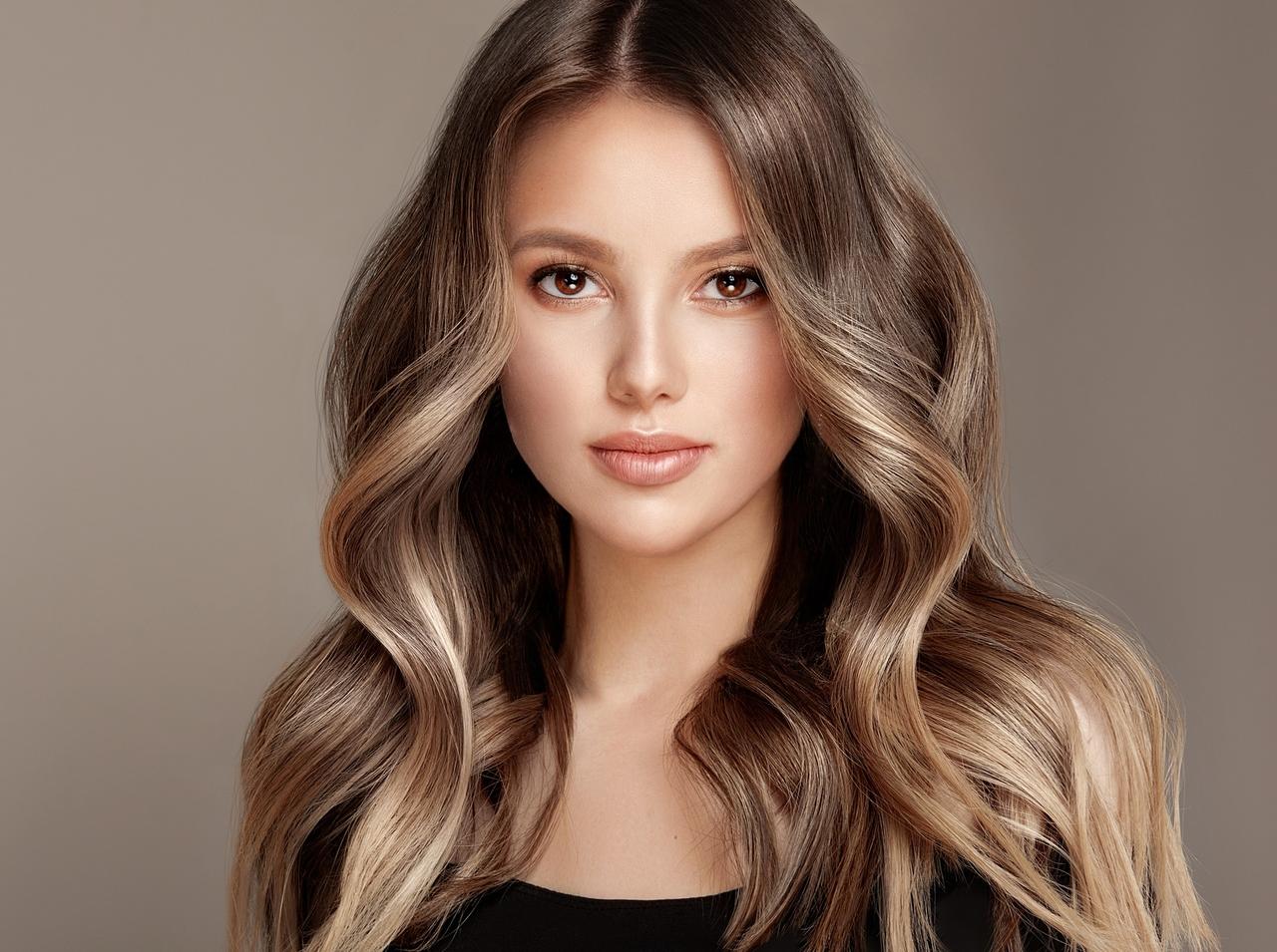 厚塗り感が減ってメイクも時短！TikTokで注目の意外なメイク術とは