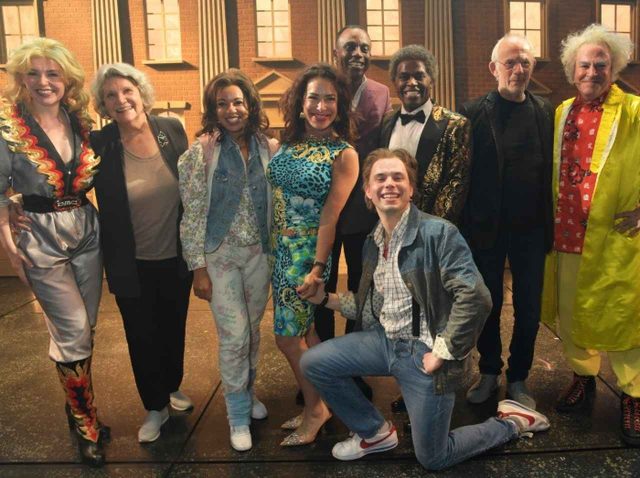 『バック・トゥ・ザ・フューチャー』ドク役のクリストファー・ロイドが「なつかしい面々」と再会