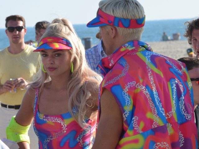 映画『バービー』でバービーとケンは“3人ずつ”、エマ・マッキーが口をすべらす？