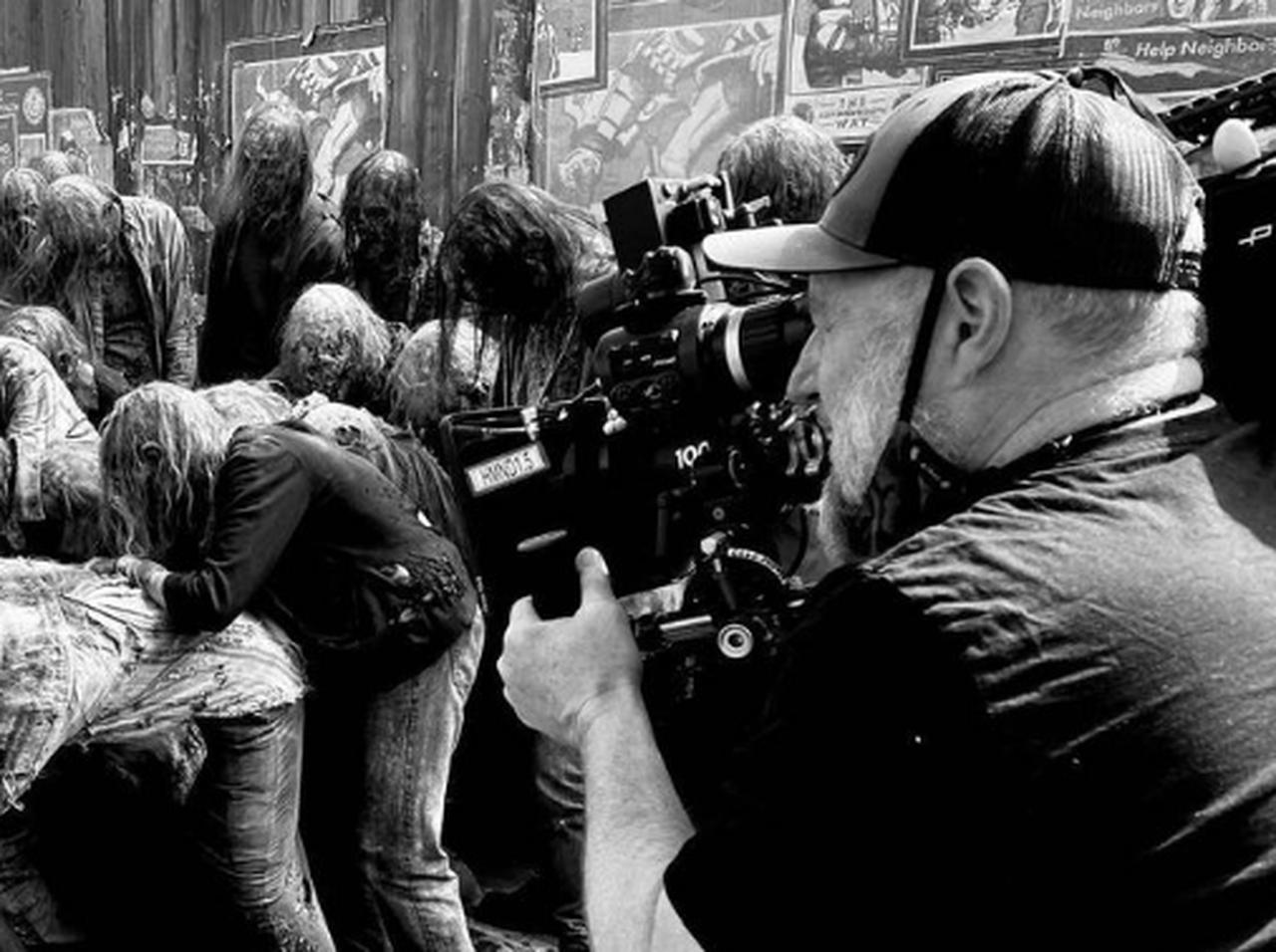 ゾンビに食われてる!『ウォーキング・デッド』最終章、“撮影風景”で「誰かが死ぬ」ことが分かってしまう