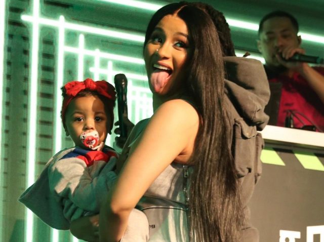 カーディ・Bが4歳娘の誕生日に「現金」をプレゼント、その額がエグい