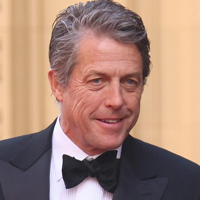 ヒュー・グラント、ボリス・ジョンソン辞任の中継で“国民を笑わせた”出来事の仕掛人だった