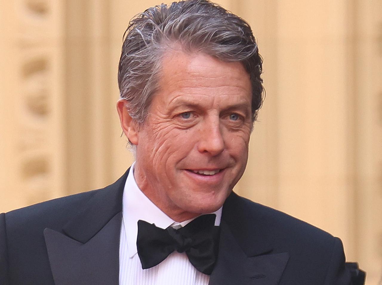 ヒュー・グラント、ボリス・ジョンソン辞任の中継で“国民を笑わせた”出来事の仕掛人だった