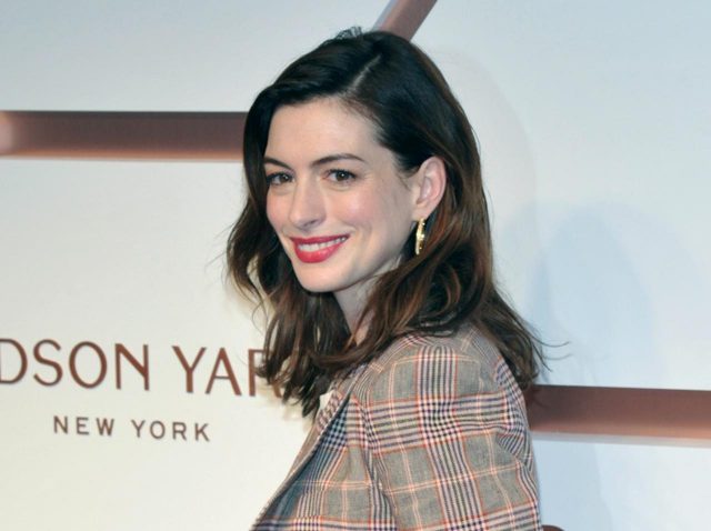 アン・ハサウェイが子供たちに説く、選挙で投票する理由