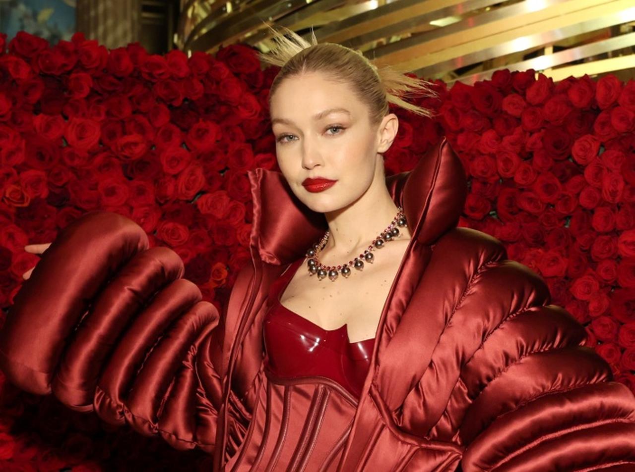 ジジ・ハディッドがデザイナーに!自分のファッションブランドを立ち上げ