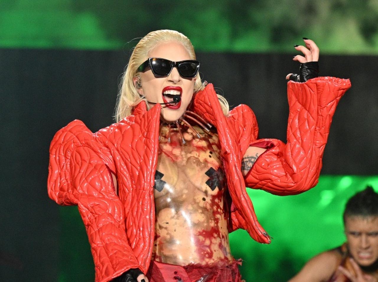 レディー・ガガ、日本に到着した時の服がかっこよすぎるから見て欲しい