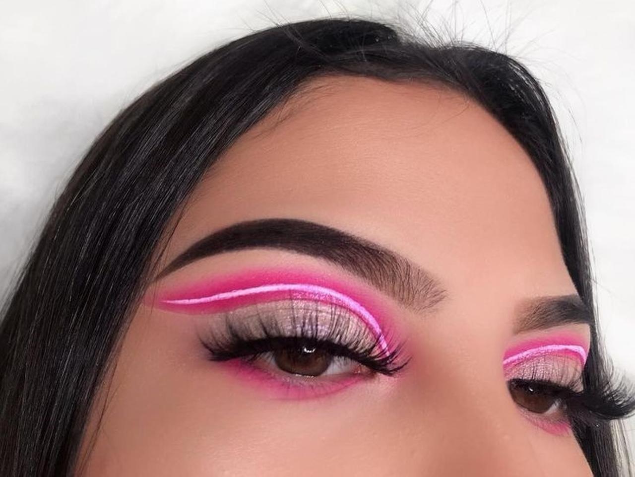 じつは超簡単！ネオンみたいに光って見える「LEDアイライン」の作り方が意外とシンプル