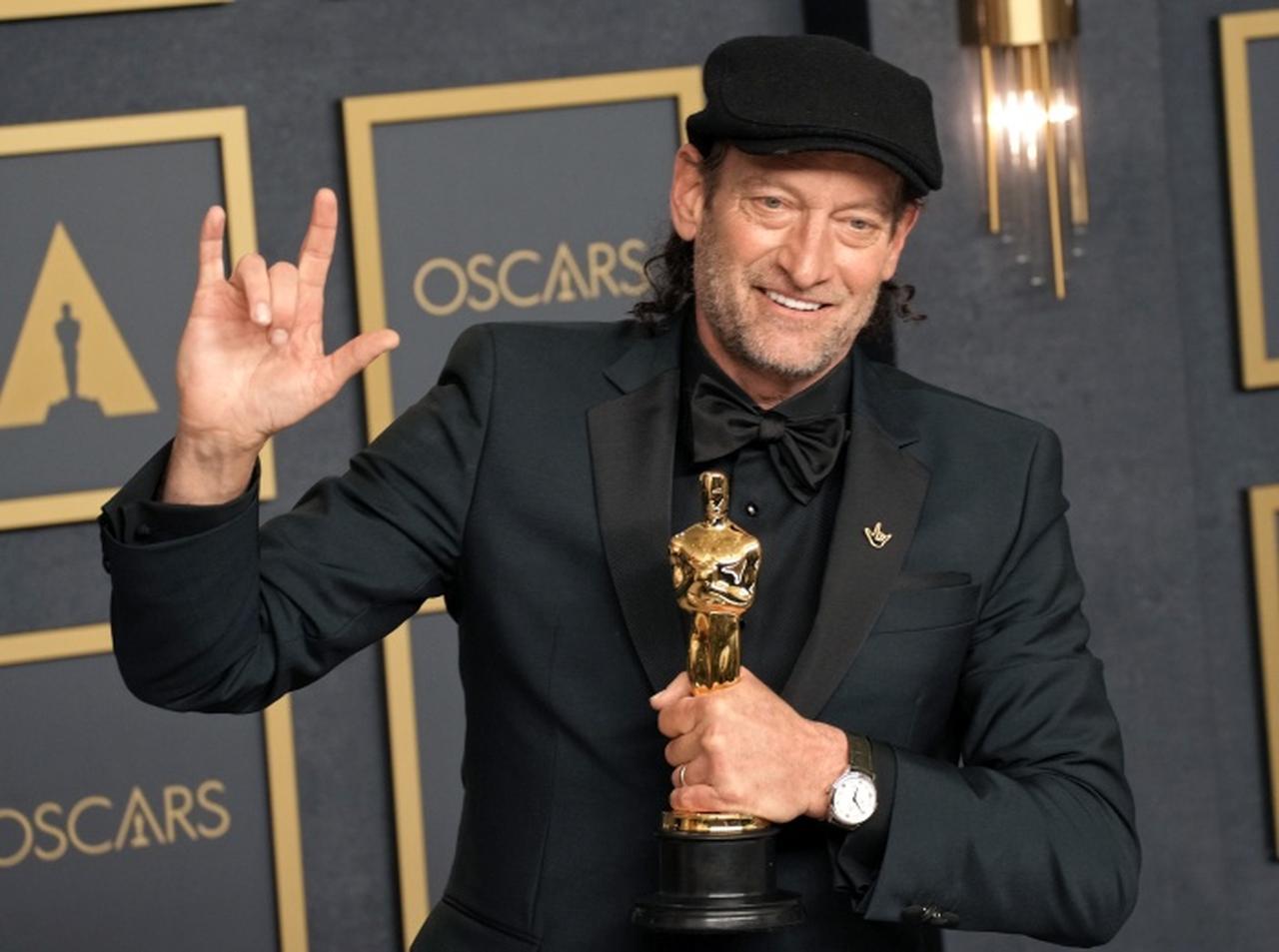 ろう者のオスカー俳優トロイ・コッツァーのオスカー像が盗まれる