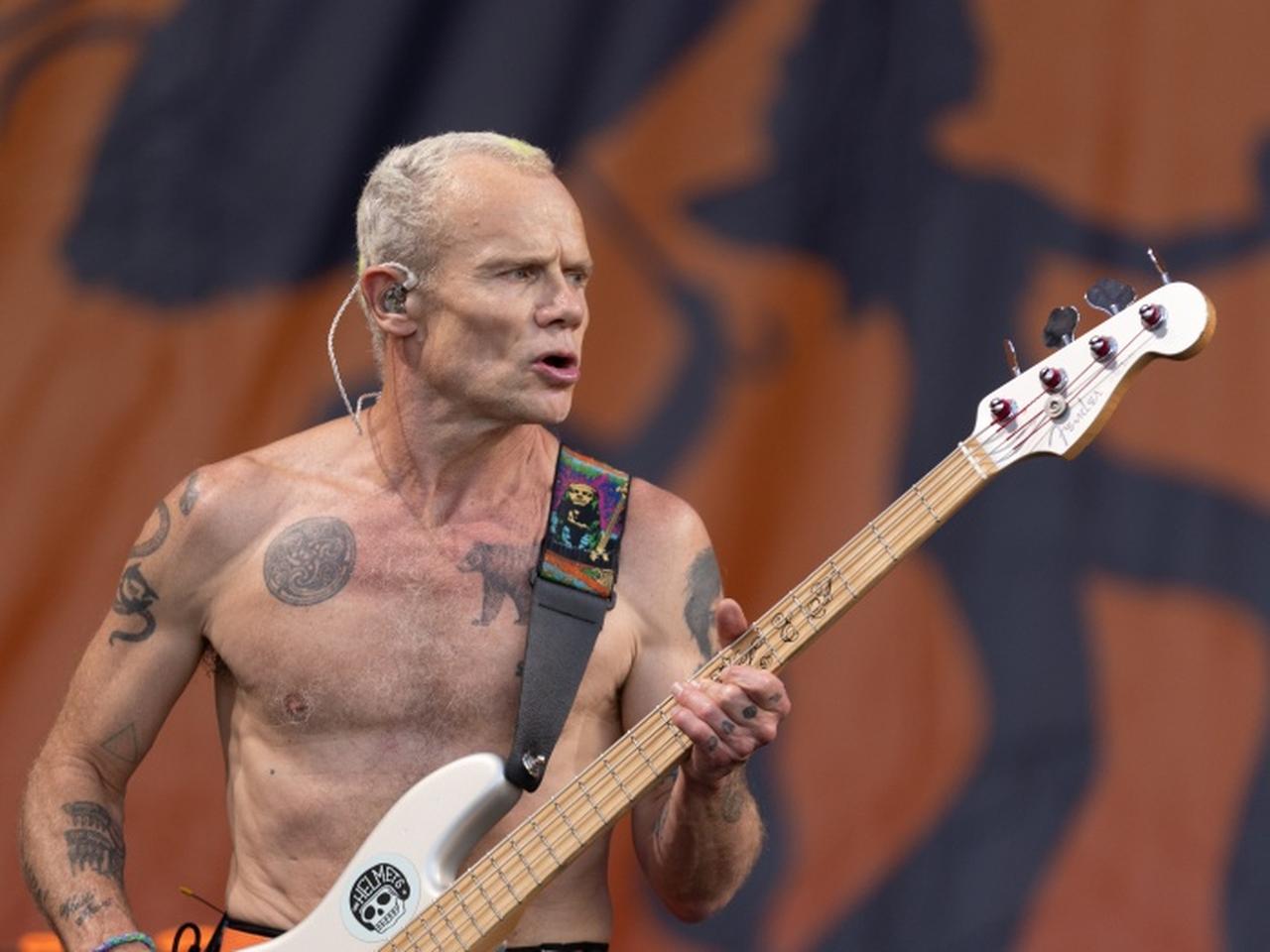 レッド・ホット・チリ・ペッパーズのフリーが59歳にして3人目の子どもを授かる