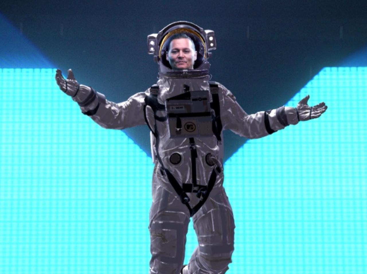 ジョニー・デップがMTV VMAにサプライズ登場、“まさかの姿”に「仕事が必要だった」と自虐