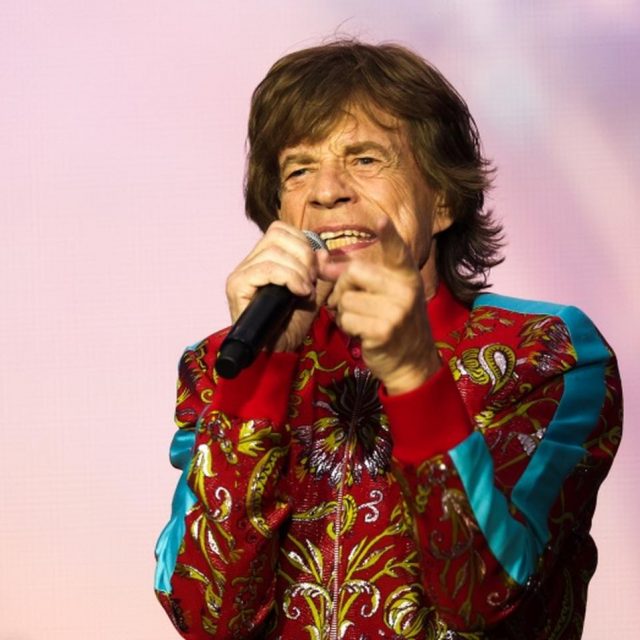 ミック・ジャガー、公演で“半裸の女性”を見つけた時にどう反応した？