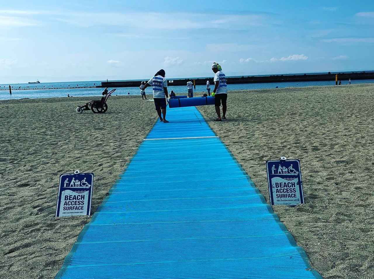 車椅子でも海水浴を楽しめる「ユニバーサルビーチ」を日本中に!実施都道府県が全国の半数を突破