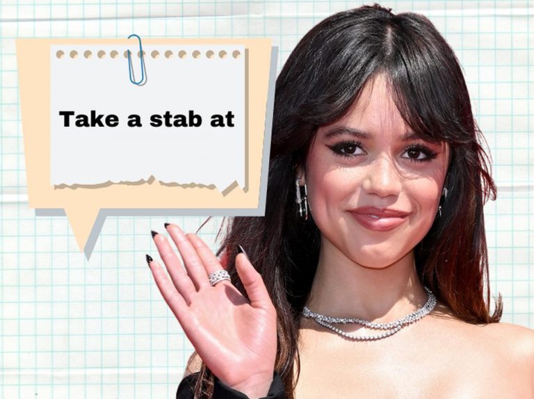 ドラマ『ウェンズデー』でウェンズデーがルームメイトから言われた「Take a stab at」ってどんな意味？
