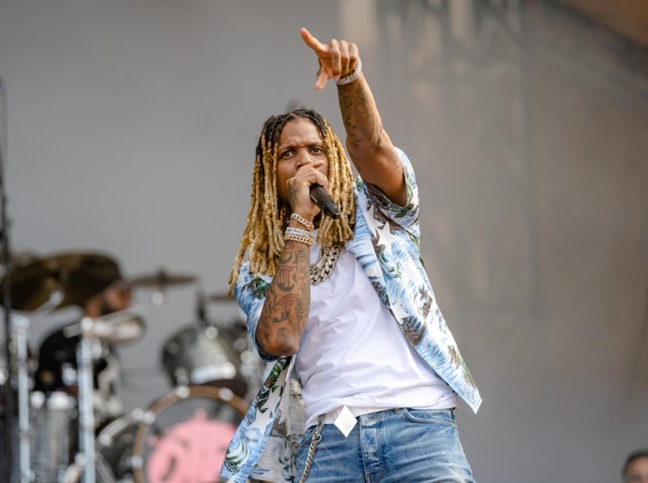 ロラパルーザで演出の花火が顔面に直撃、ロラパルーザで人気ラッパーが目を負傷