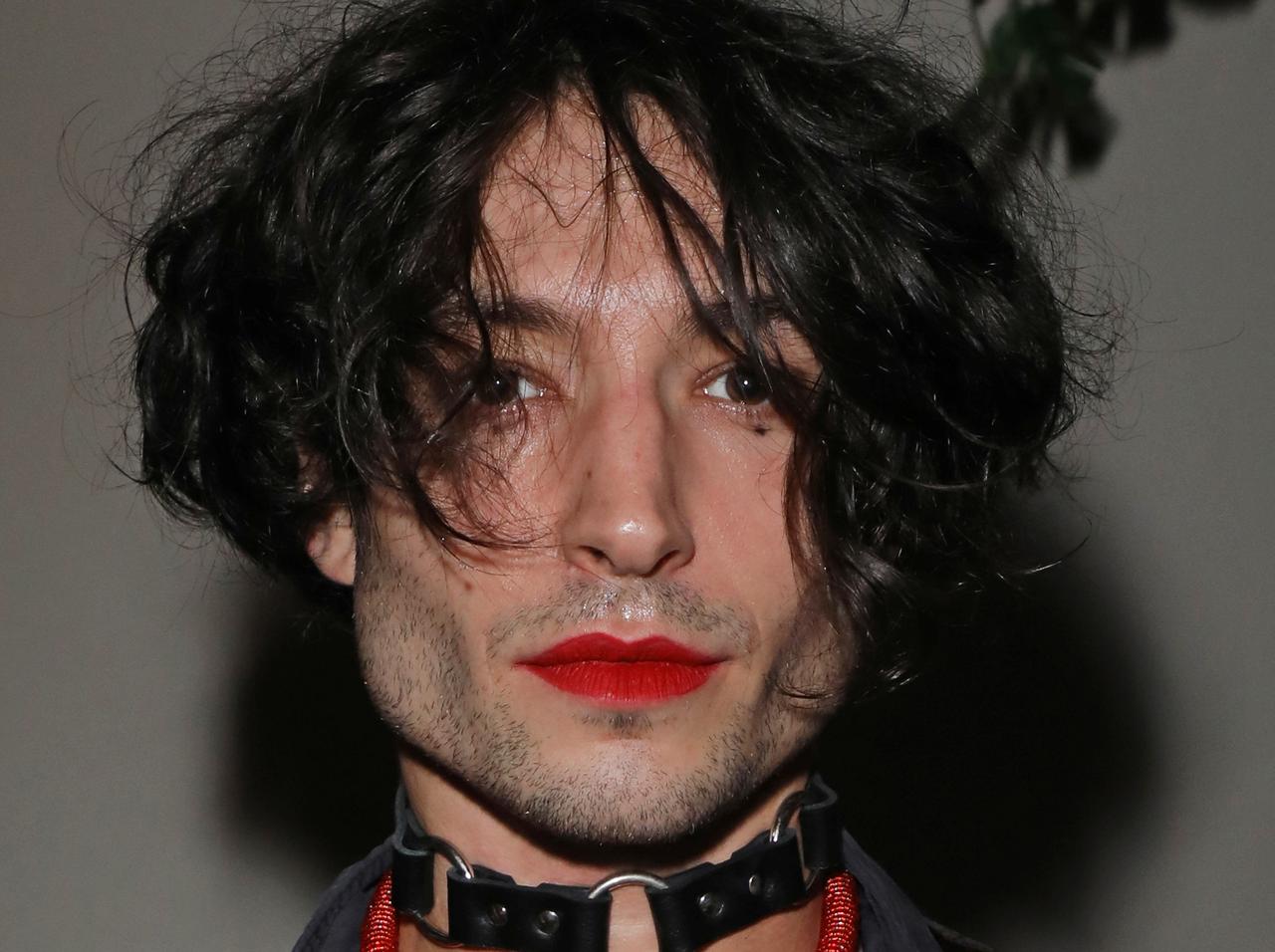 エズラ・ミラーが『ザ・フラッシュ』企業役員と面談で謝罪、今後について話し合い