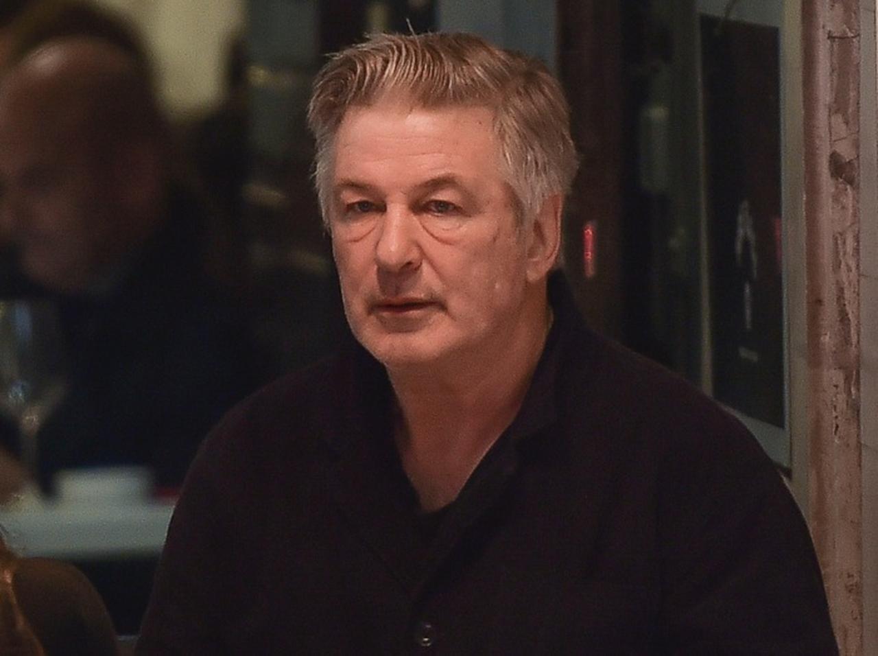 アレック・ボールドウィン、撮影監督が亡くなった「銃誤射事故」の影響で複数の仕事を失ったと明かす