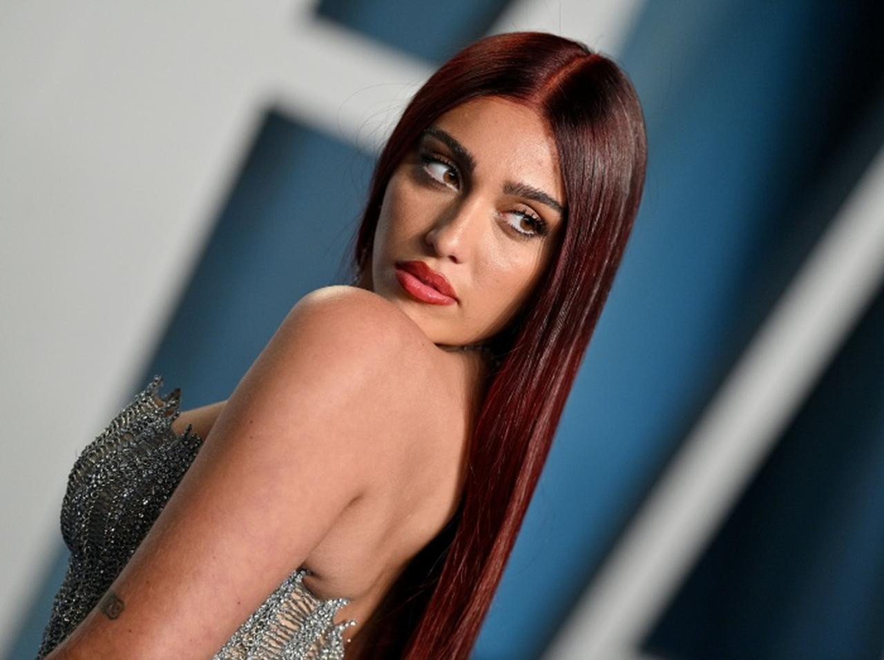 マドンナ娘がシンガーデビュー!MVでは全裸で網をグルグル巻き