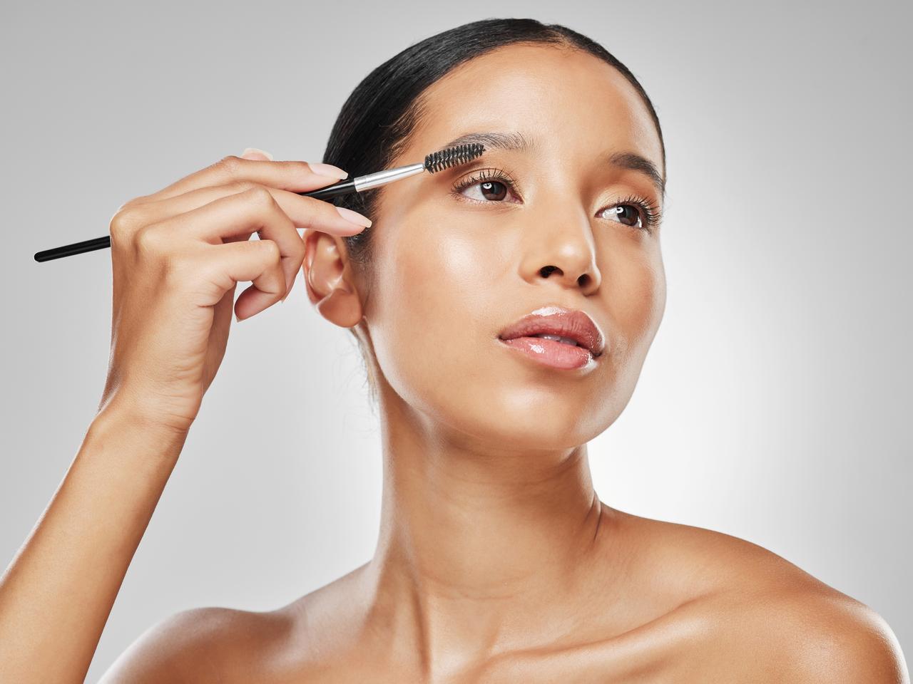 「まばら眉」を解消！眉の隙間をナチュラルに埋めるコツ