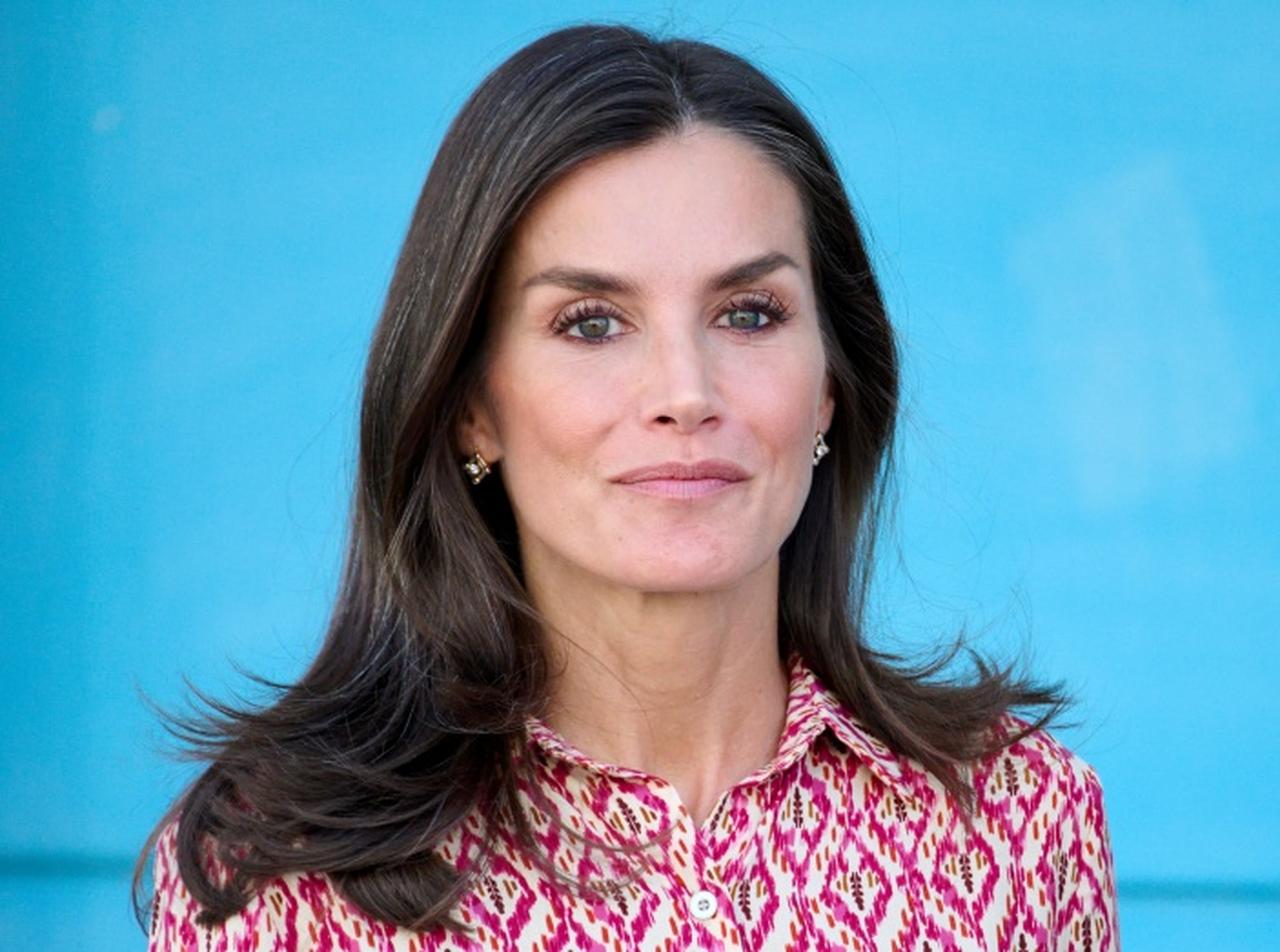 スペインのレティシア王妃、16歳の子どもの5,400円のワンピースを借りる