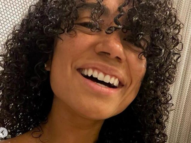 カーリーヘアにオススメのジェルとブラシは？バイレイシャルなMCU俳優が回答