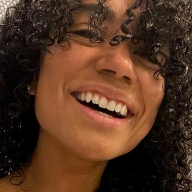 カーリーヘアにオススメのジェルとブラシは？バイレイシャルなMCU俳優が回答