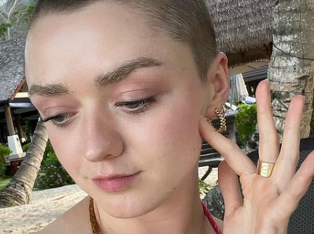 『ゲーム・オブ・スローンズ』アリア役メイジーが坊主に！「洗顔料で頭を洗ってる」