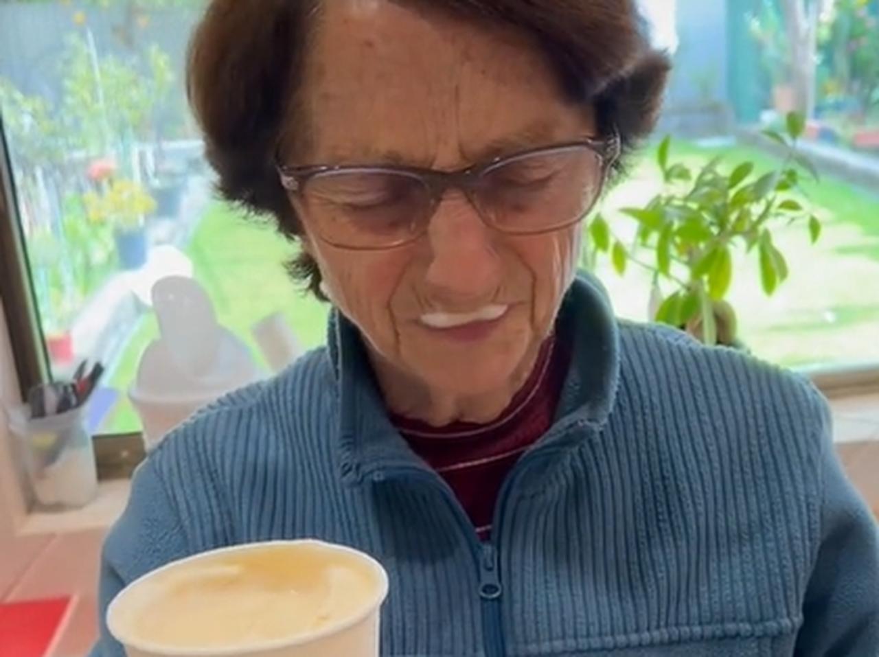 イタリア人おばあちゃんが初めてスターバックスを飲んだら？「感想」は…