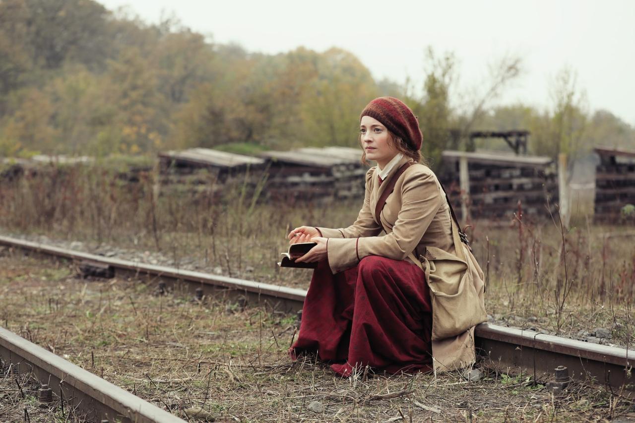 男性名で記事出版されたことにキレて世界一周!?ドラマ『80日間世界一周』レオニー・ベネシュのインタビュー