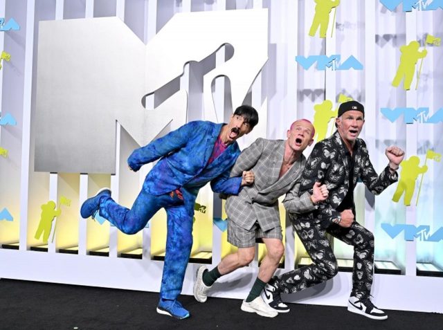 結成 40年の団体芸！ これがレッド・ホット・チリ・ペッパーズのレカペ技だ！ 【VMAs】