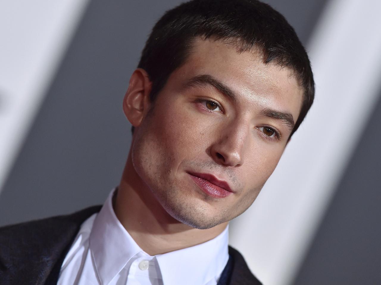 『ダリランド』監督がエズラ・ミラーの責任を問う、“どれだけ才能があるかは関係ない”