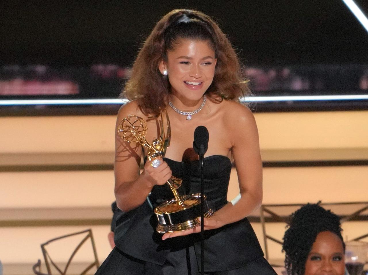 ゼンデイヤがエミー賞史上最年少2冠、『ユーフォリア』で「人々を癒す手助け」をしたかった【スピーチ全訳】