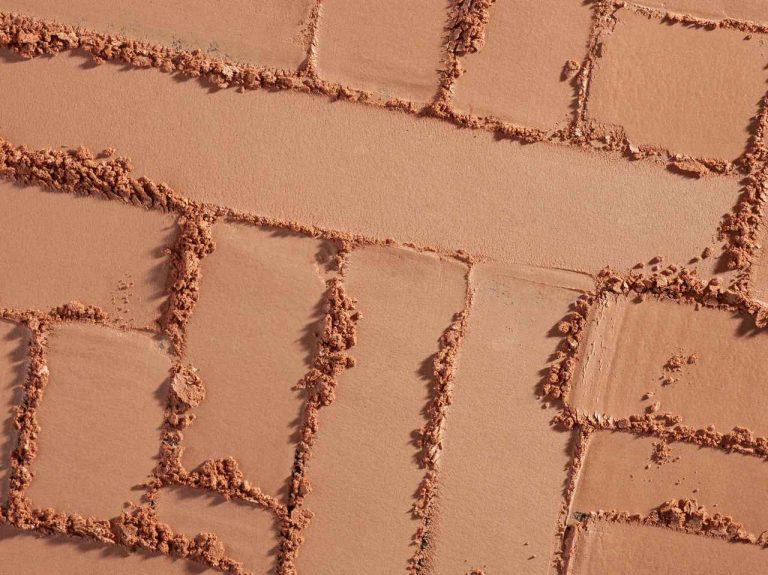 乾燥肌でもOK!粉吹きせず「マット肌」を叶えるファンデの塗り方