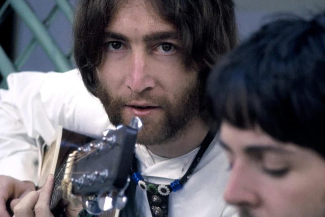 ビートルズに貰って「紛失」したものがプライスレスすぎた！ インドで4人と8日間過ごした監督に取材