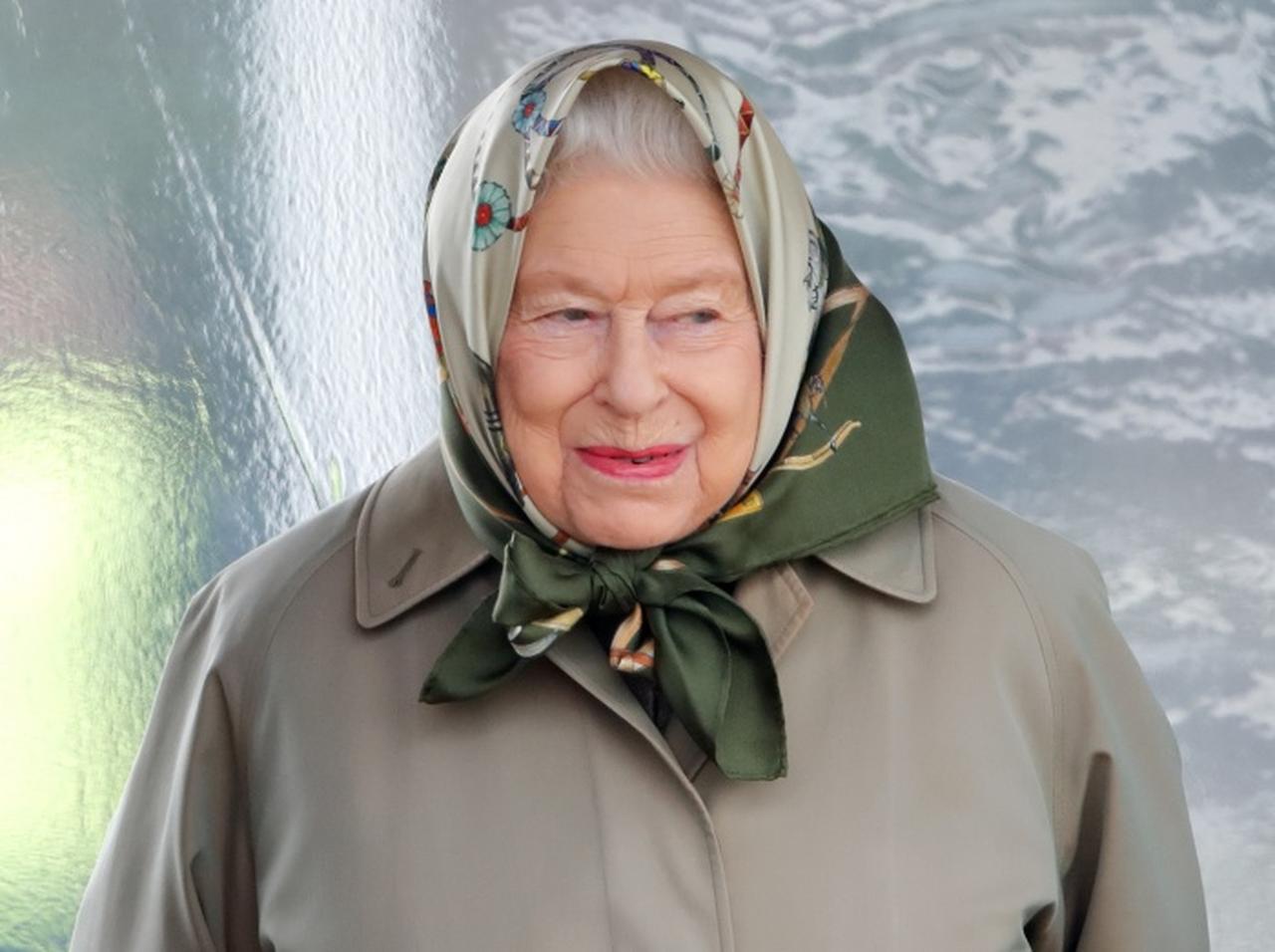 エリザベス女王、“女王のそっくりさん”と間違われたときの「返し」がお見事