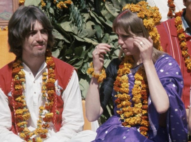 【独占解禁】ジョージと元妻パティの貴重な2ショットを公開、『ミーティング・ザ・ビートルズ・イン・インド』より