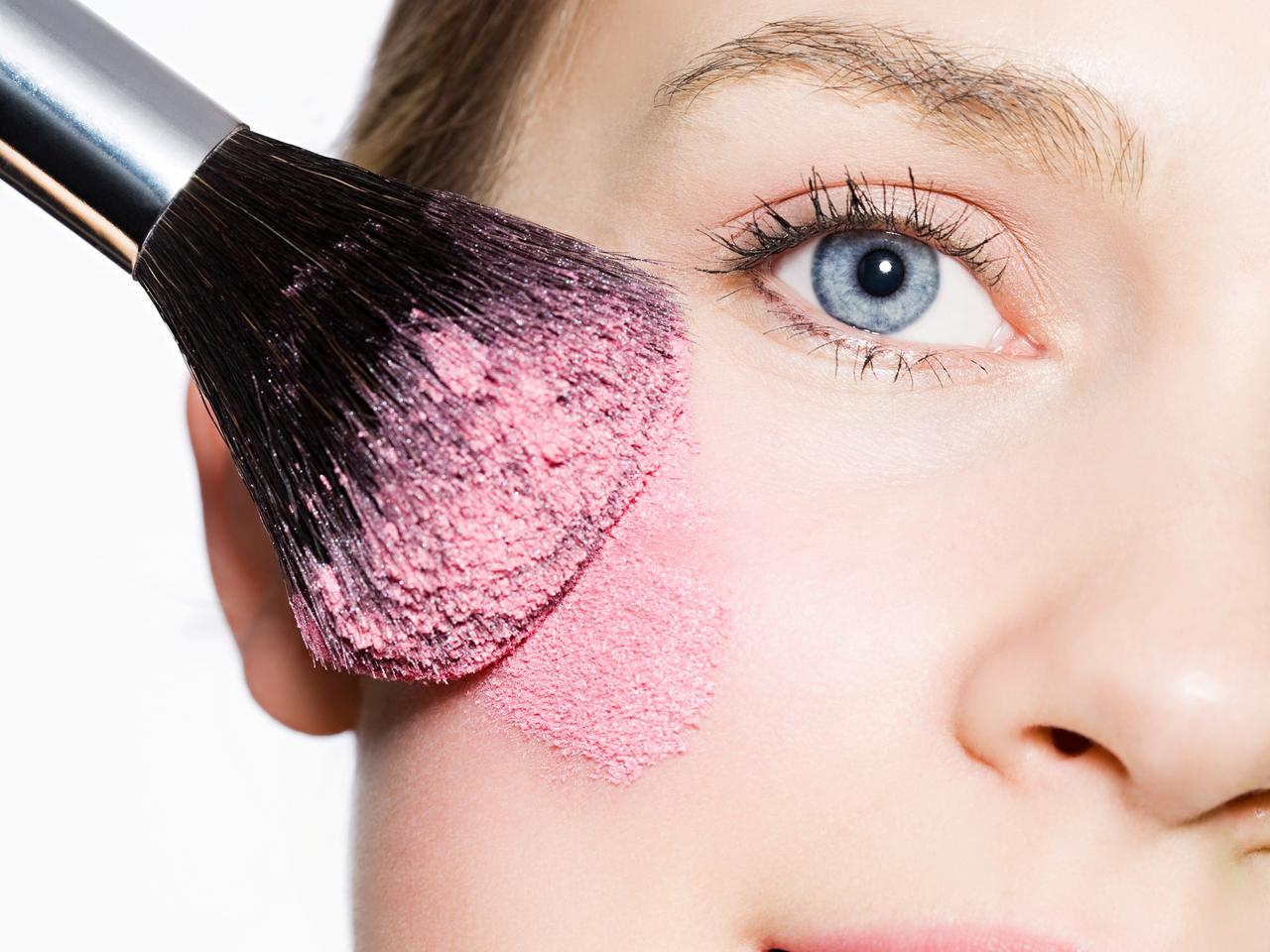 チークの入れる位置、もう迷わない!どんな顔タイプにも似合う「裏ワザ」がすごかった