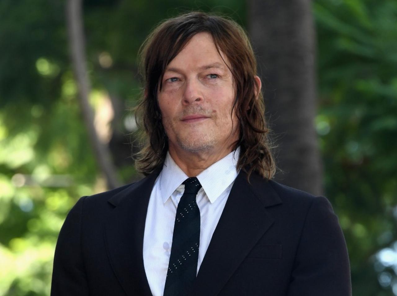 ノーマン・リーダスのハリウッド殿堂入りを「モデルの息子」が祝福&貴重な2ショットも披露【写真アリ】