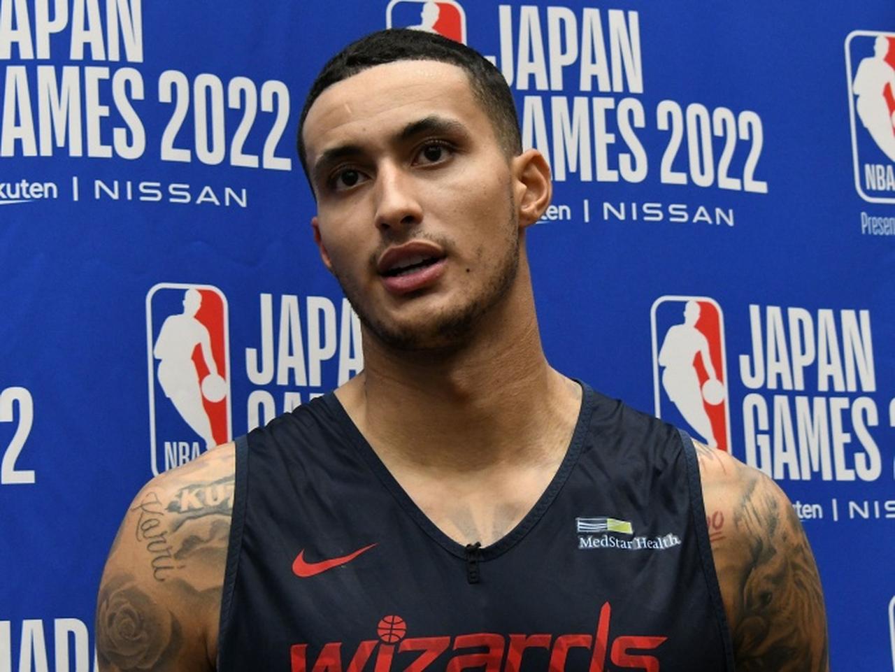 来日中のNBA選手、32万円のセットアップを着用!スーツケースは4つも持ってきていた