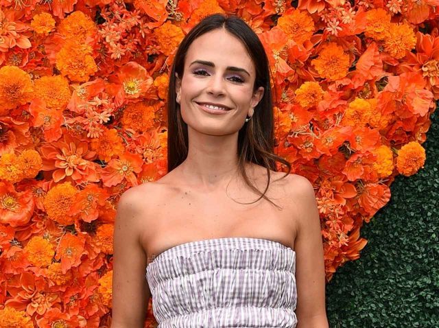 『ワイスピ』ミア役のジョーダナ・ブリュースターの結婚式にファミリーが集結、故ポール・ウォーカーへのトリビュートも