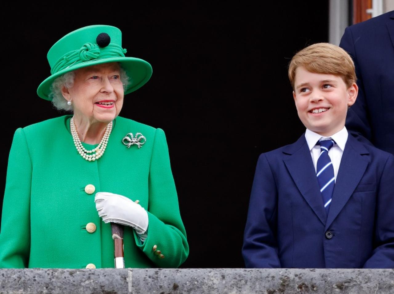 エリザベス女王がジョージ王子に「プレゼントしたもの」がいかにも女王らしい