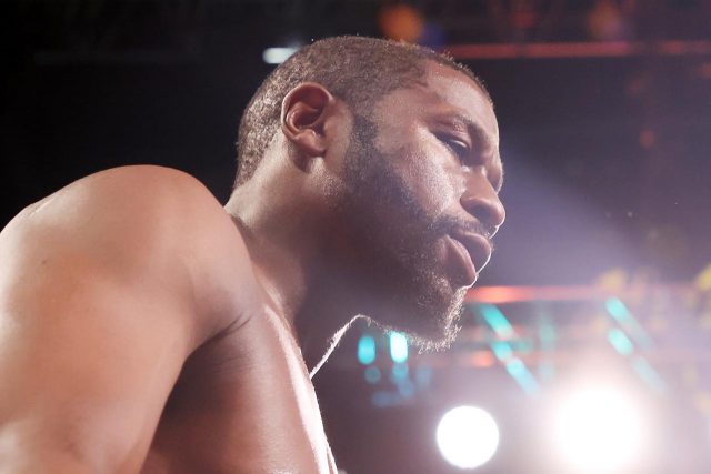 「非常に失礼」という報道も、米国はメイウェザー「花束投げ捨て」騒動にどう反応した？