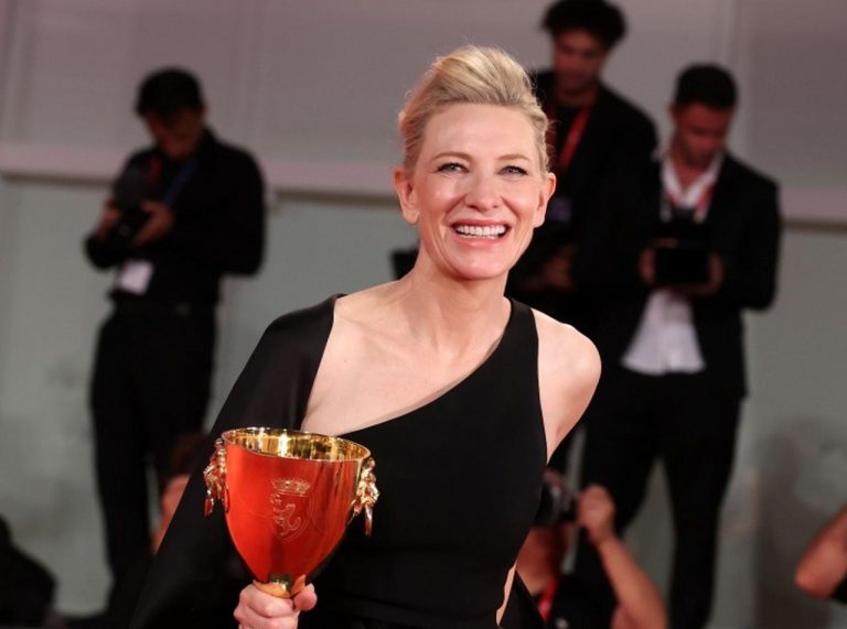 7歳子どもを珍しく同伴!ケイト・ブランシェット親子がヴェネチア国際映画祭に登場