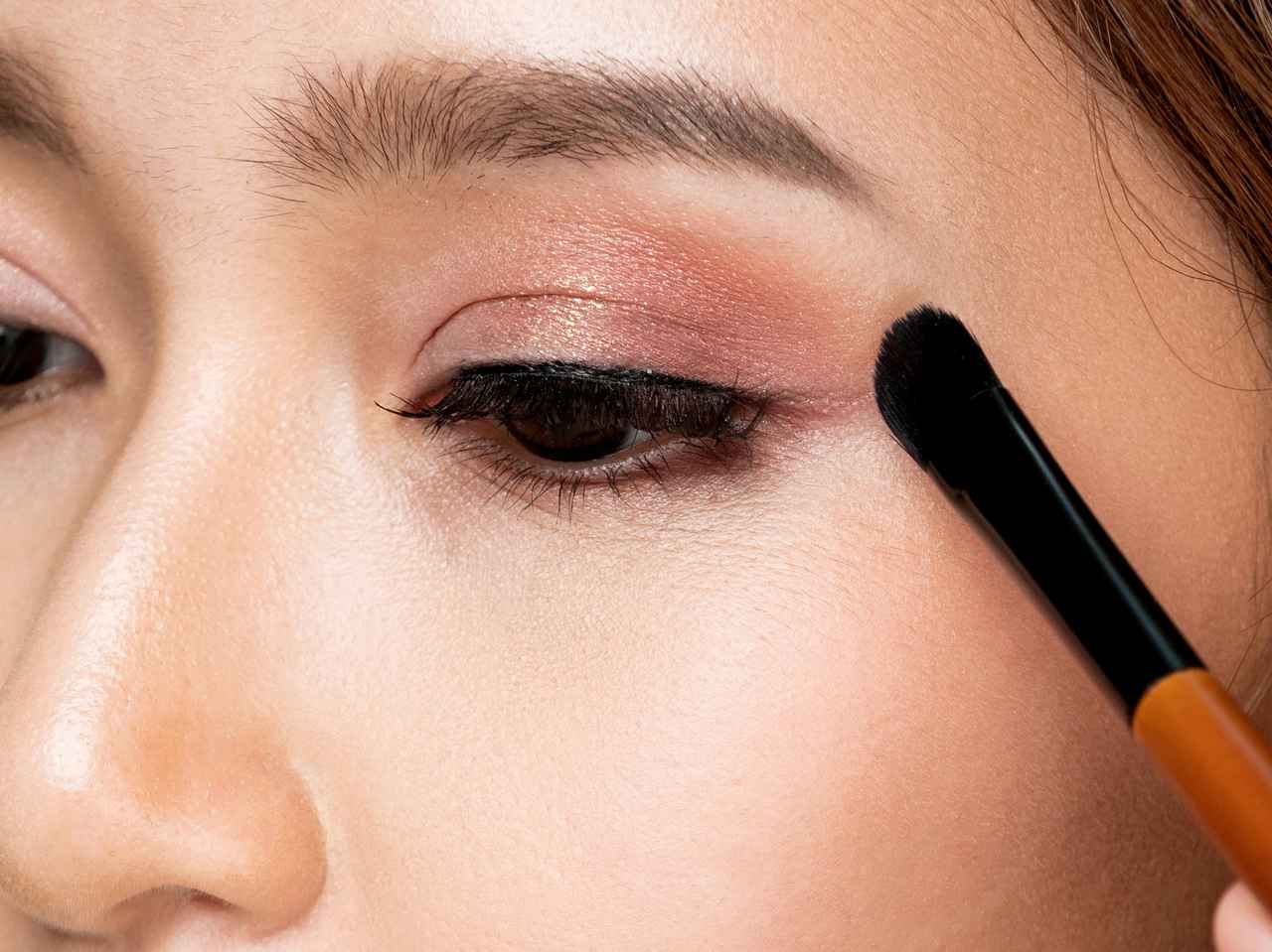 クリームアイシャドウは「ブラシ」が決め手!ヨレない&発色UPするメイク術