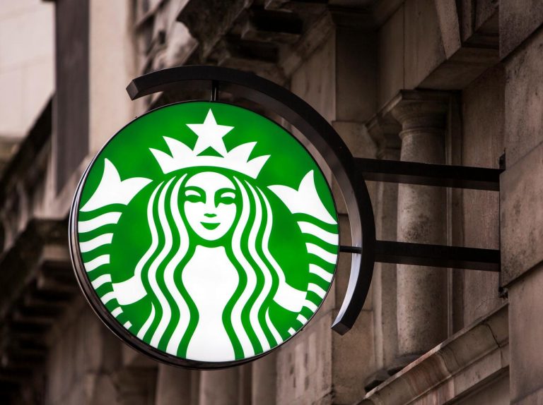 スターバックスのバリスタ、勤務中に“自腹で”マフィンを購入した「理由」に涙