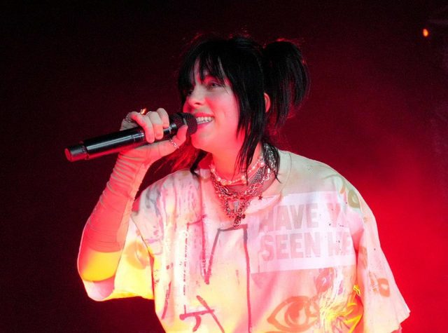 来日公演後“行方不明”だったビリー・アイリッシュの居場所がついに判明！人気セレブの誕生日会へ