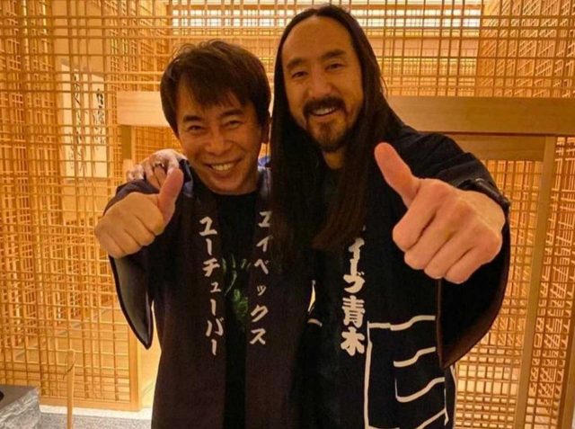 スティーヴ・アオキ、松浦会長と「アオキジャンプ」