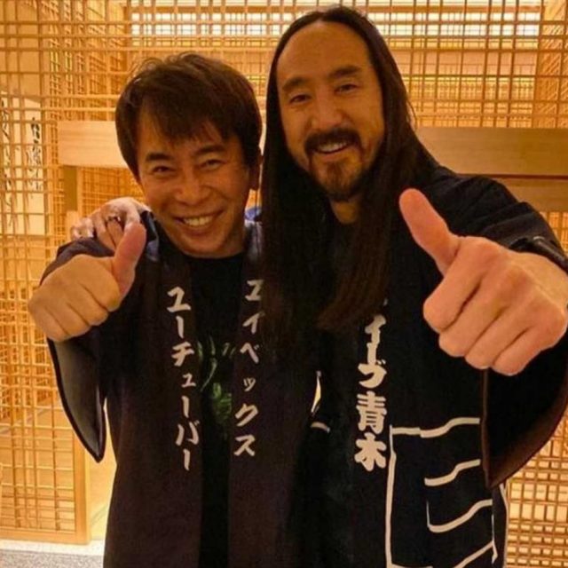 スティーヴ・アオキ、松浦会長と「アオキジャンプ」